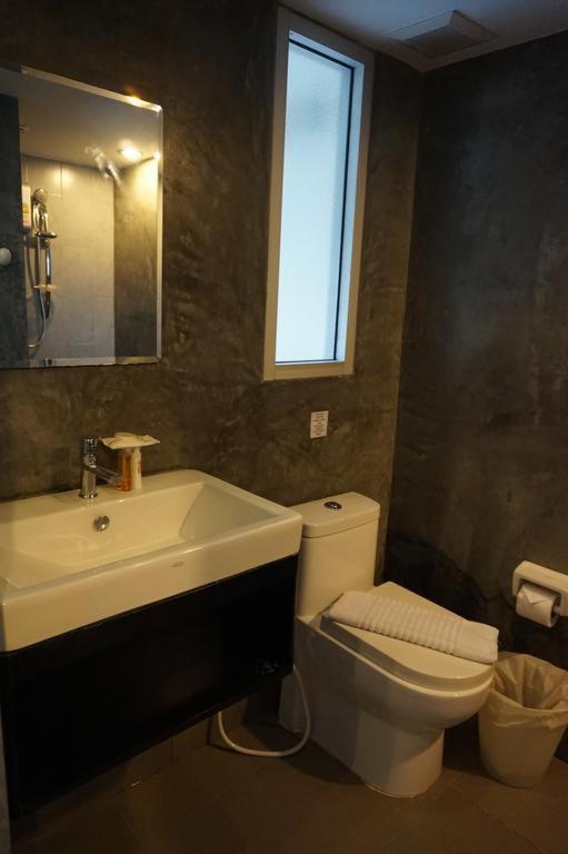 Apartment Replay Strand Bang Rak
